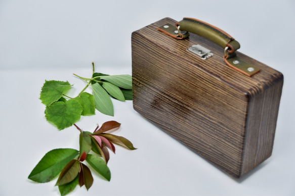 今井白洞作1.5尺幅立 七字題目 桐箱付 縦199cm 幅55cmであります 。 津南桐 時代焼き仕上げのセカンドケース「柾目」 ハンドバッグ 桐匠