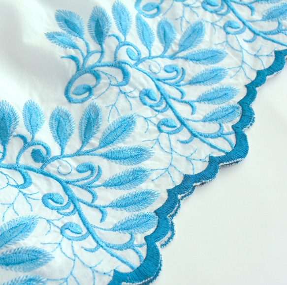 刺繍レースが美しいホルターネックキャミソール＆ブルマのセット　白×スカイブルー　✴︎ブルマ色選択可 4枚目の画像