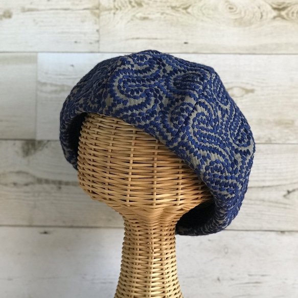 素敵な刺繍のベレー帽子・ブルー 2枚目の画像