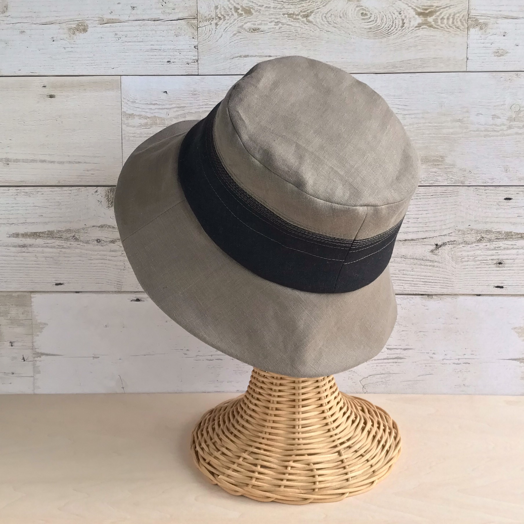 麻のクロッシェ・オリーブグリーン×黒