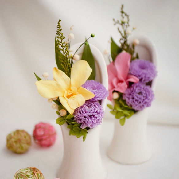 「小さな仏花」デンファレと小菊のプリザーブドフラワー専用ケース付き＜受注制作＞ 2枚目の画像