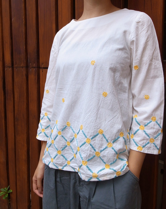 福利品 公平貿易 Fair Trade 刺繡 手織 純棉 短版 上衣 幾何 白 第2張的照片