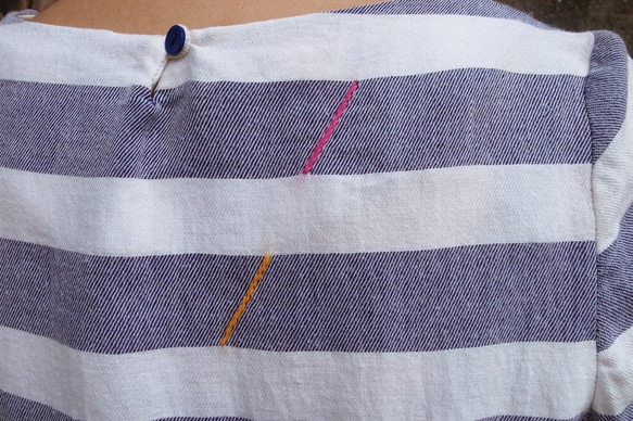 [乐拍子X TURN TURN] [フェアトレードフェアトレード]刺繍入り手織りコットンショートトップ（ストライプ） 3枚目の画像