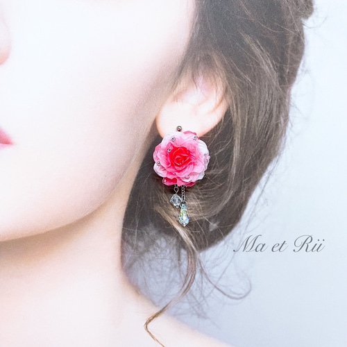 ピンク×白 ミニバラ アシンメトリーピアス/イヤリング ピアス 