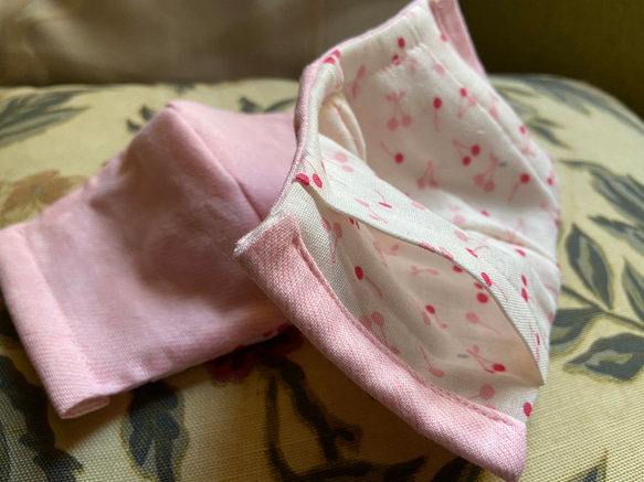 ダブルガーゼ　女性・小さめ立体マスク　フィルターポケット付き　桜色✖️さくらんぼ 4枚目の画像