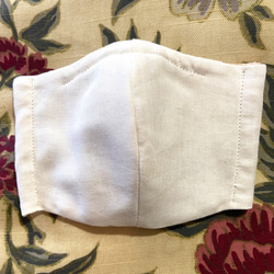 ダブルガーゼ　小さめ立体マスク　フィルターポケット付き　白✖️ベージュ水玉 1枚目の画像