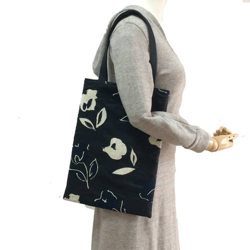 刺繍チューリップ柄 A4ぺたんこトートバッグ ファスナー付きポケット 