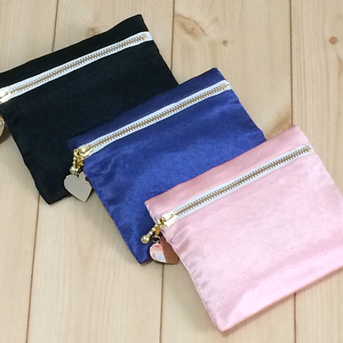 SALE】チャーム付きサテンポーチ フラット ミニ ピンク 529