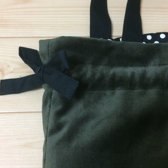 冬のオシャレに　別珍/ベロアのリボン巾着バッグ　ドット　カーキ/グリーン　m-475 5枚目の画像