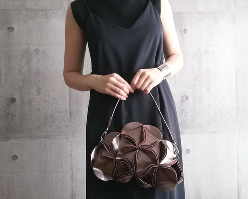 メタリック本革】幾何学的なお花のポシェット/6493bronze ポシェット