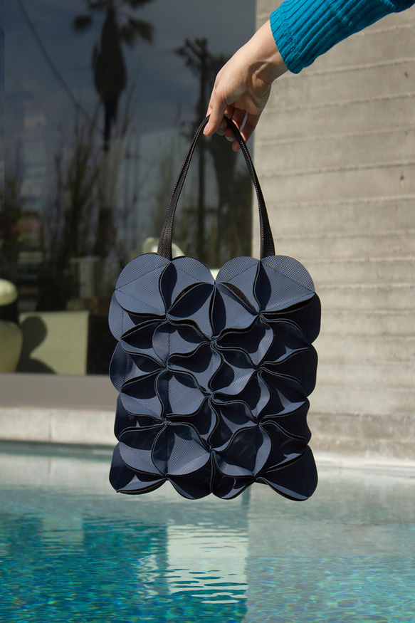 幾何学的なお花のロングトートバック/6509NAVY トートバッグ ELEMOOD 