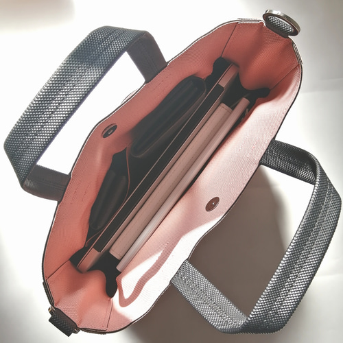 ポポラスです！1度だけ使用！豪華なお花のバッグ 予約販売】レザーボックスボストンバッグ | KISHIKA