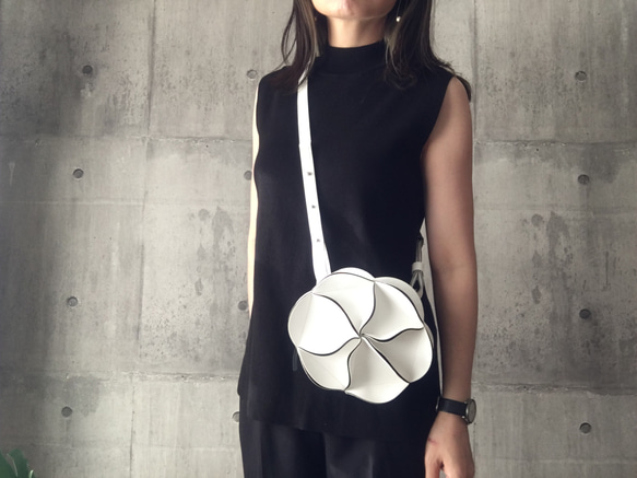 ELEMOOD エレムード幾何学的なお花の2wayウエストバッグ・ポシェット 幾何学的なお花の2wayウエストバッグ・ポシェット/6535WHITE