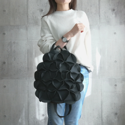 幾何学的なお花のリュック6525/BLACK リュック・バックパック ELEMOOD