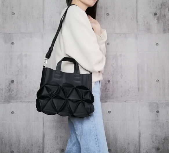 幾何学的なお花のミニショルダーバッグ/6524BLACK ショルダー
