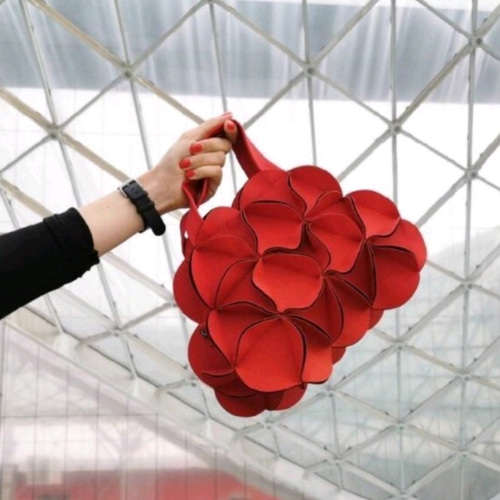 【極美品】エレムード ショルダーバッグ フラワーモチーフ ブラック 極美品】エレムード ショルダーバッグ フラワーモチーフ