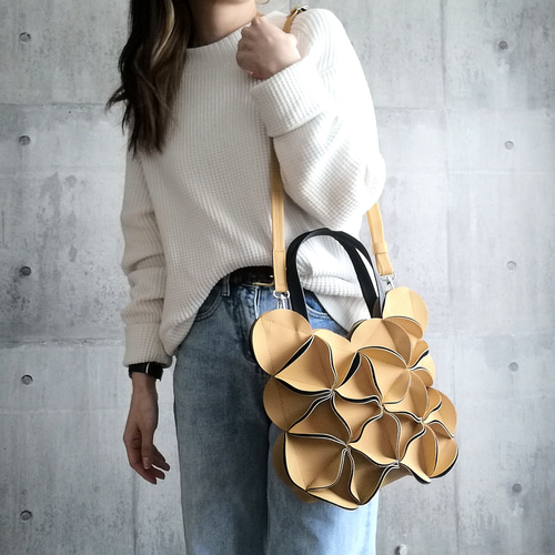 幾何学的なお花のバタフライハンドバッグ/6508MUS ハンドバッグ