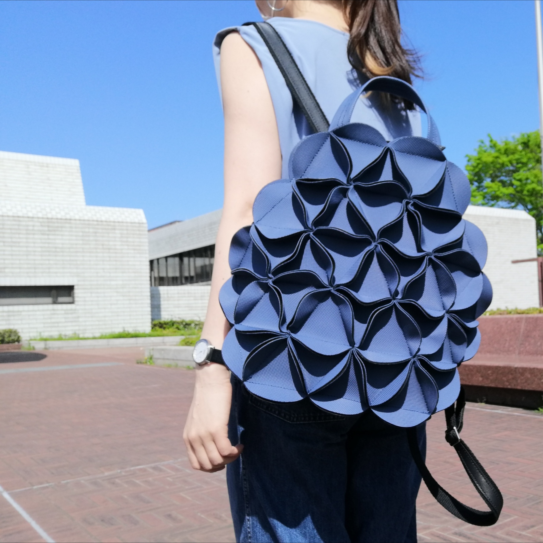 幾何学的なお花のリュック/Navy