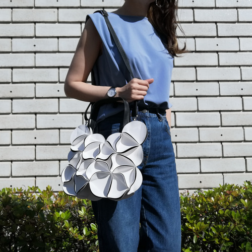 幾何学的なお花のバタフライハンドバッグ/6508WHITE ハンドバッグ