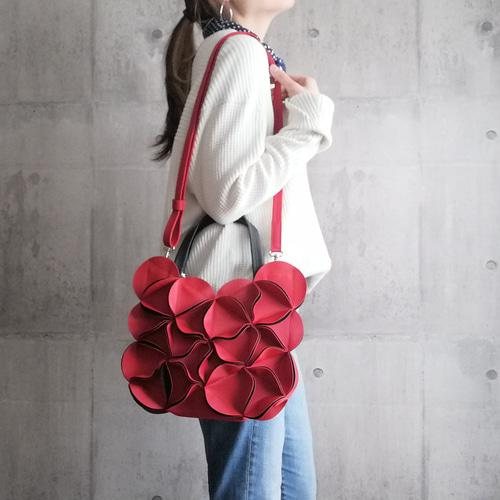 美品 elemood エレムード 幾何学的なお花のバタフライハンドバッグ 幾何学的なお花のバタフライハンドバッグ/6508RED ハンドバッグ