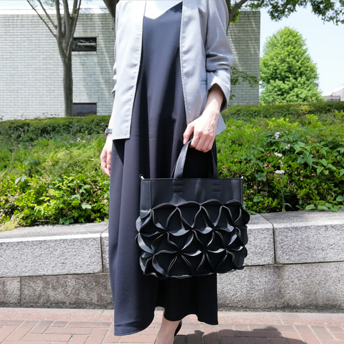エレムード　幾何学的なお花のトートバッグ　ブラック　希少　BLOSSOM 幾何学的なお花のトートバッグ/6465BLACK トートバッグ ELEMOOD