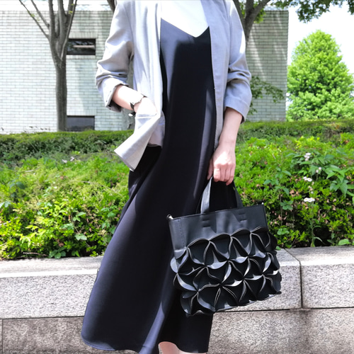 幾何学的なお花のトートバッグ/6465BLACK トートバッグ ELEMOOD