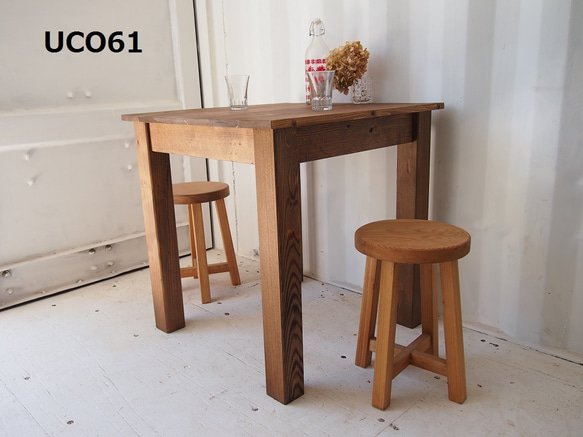 カフェテーブル【800×800】（ダーク）アンティーク風・天然無垢材 1枚目の画像