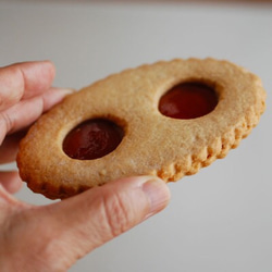 めがね型の可愛いフランス菓子＊リュネット ドゥ ロマン / フランボワーズのジャムをサンドしたクッキー / 焼き菓子 2枚目の画像