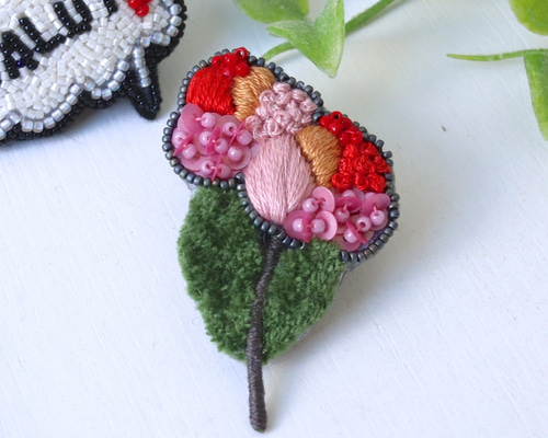 オートクチュール刺繍Aloha吹き出しブローチ