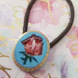 アンティーク一輪薔薇のチェコガラスボタンのヘアゴム 6枚目の画像