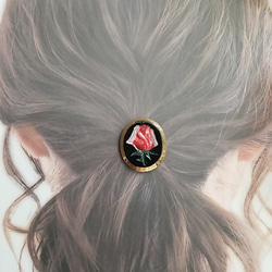 アンティーク一輪薔薇のチェコガラスボタンのヘアゴム 3枚目の画像
