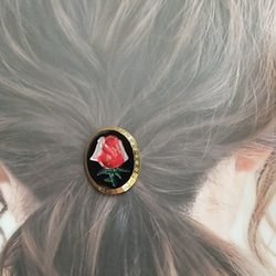 アンティーク一輪薔薇のチェコガラスボタンのヘアゴム 4枚目の画像
