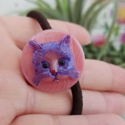 チェコガラスボタンのきょとん顔の猫ちゃんヘアゴム 3枚目の画像