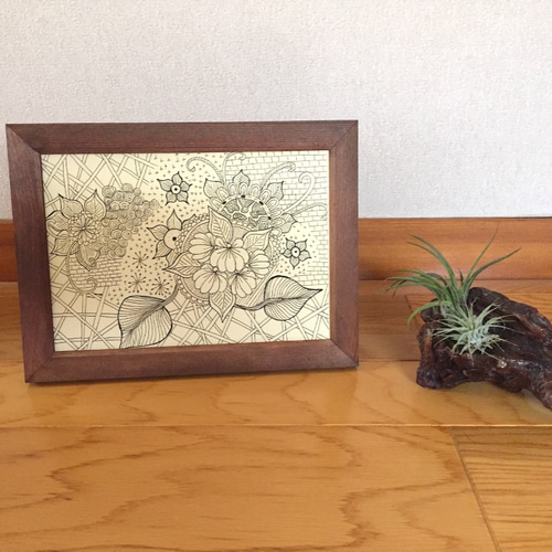 手描き絵 花とレンガ 24cm x 18cm ゼンタングル風 写真