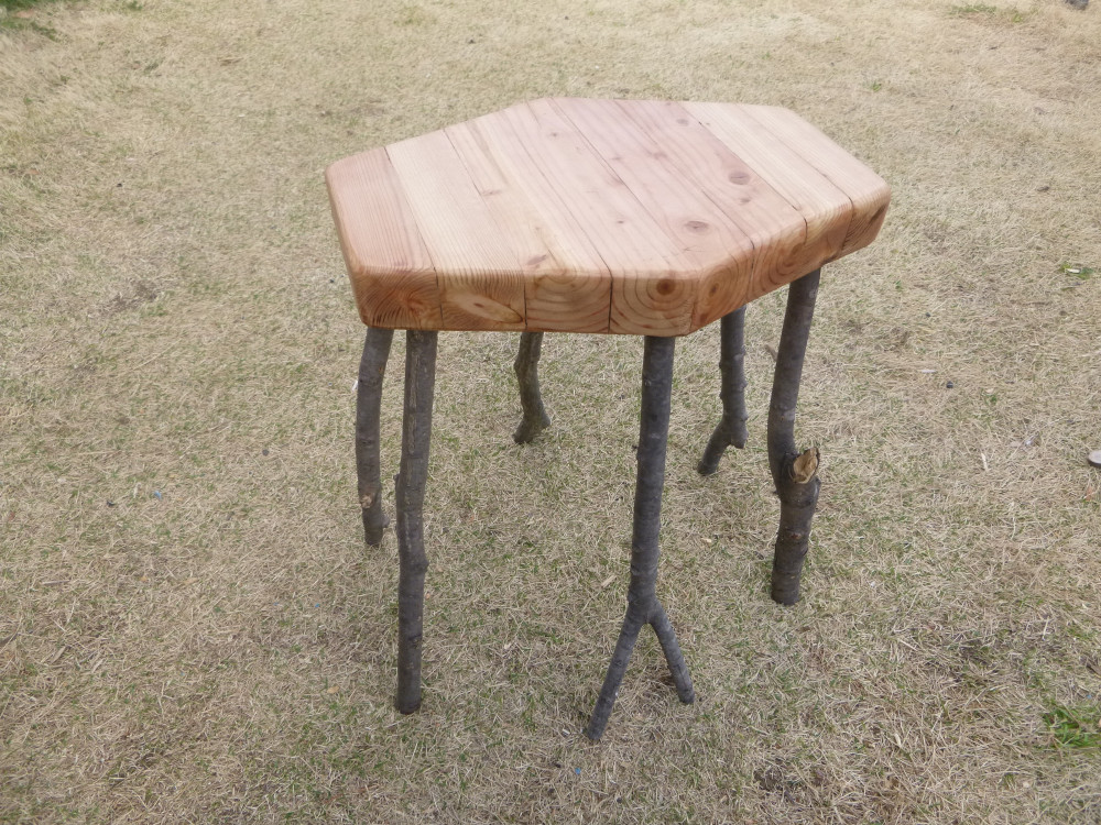 カラフルな木の枝デザインスツール カラフルな木の枝デザインスツール