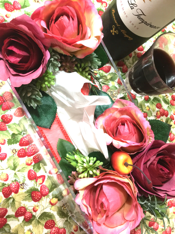 置くだけで食卓が華やかに 日常にお花のある生活 エレガント アーティフィシャルフラワーアレンジメントメントテッシュケース 2枚目の画像