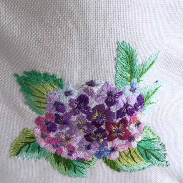 紫陽花の刺しゅうバッグ✿紫陽花刺しゅう部分がポケットになっています！ 3枚目の画像