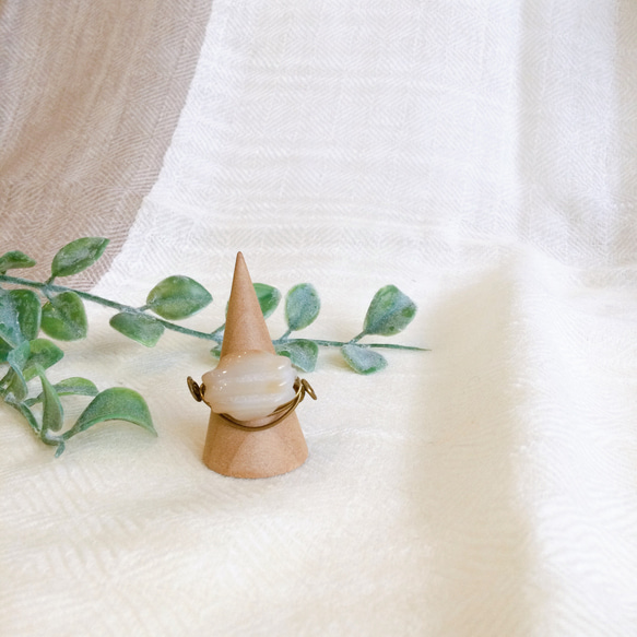 帽子のような、指輪のような、