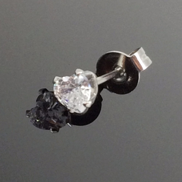 【片耳用】サージカルステンレス製ハートモチーフczダイヤモンドスタッドピアス 2枚目の画像