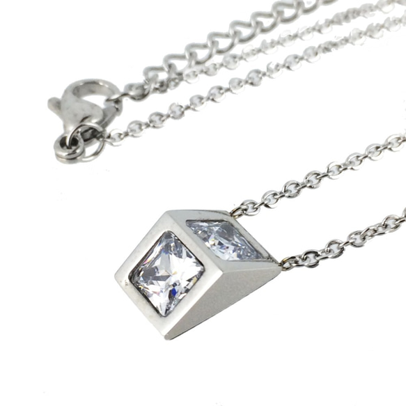 【刻印可能】czダイヤモンド×ステンレス製トライアングルペアネックレス 4枚目の画像