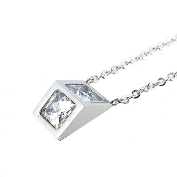 【刻印可能】czダイヤモンド×ステンレス製トライアングルペアネックレス 5枚目の画像