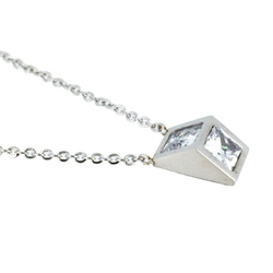 【刻印可能】czダイヤモンド×ステンレス製トライアングルペアネックレス 6枚目の画像