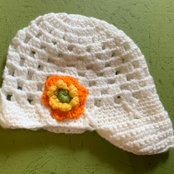 赤ちゃん　ベビー　帽子　お花のデザイン　白　ホワイト 2枚目の画像
