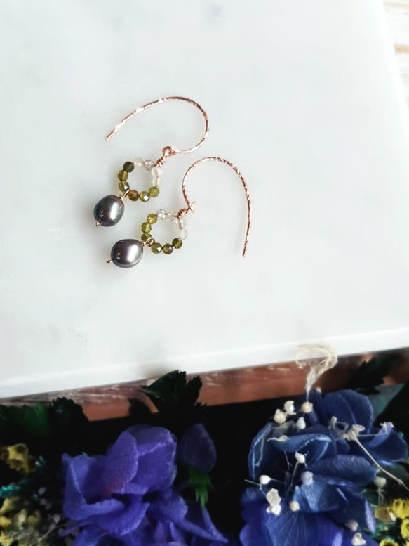 【水晶花園】碧璽‧珍珠‧925銀白K玫瑰金設計款耳環 第1張的照片