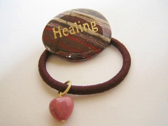 レタリング天然石のヘアゴム<healing> 1枚目の画像