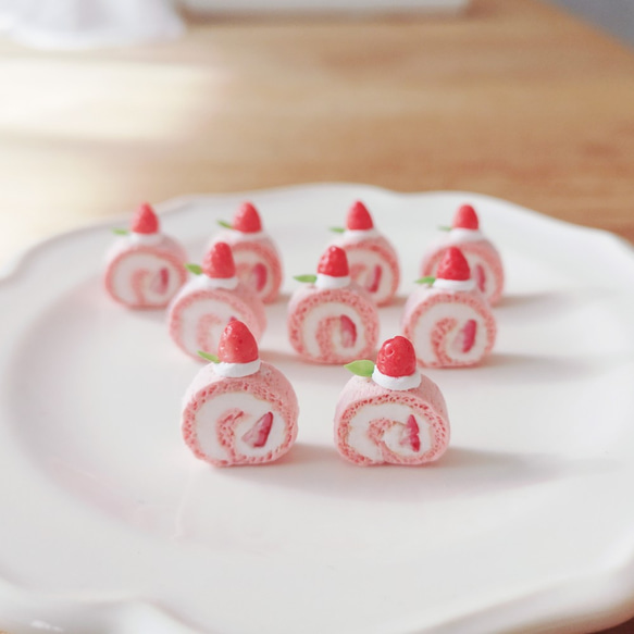 桜のチーズケーキと苺のロールケーキ ピアス/イヤリング* ミニチュア 6枚目の画像