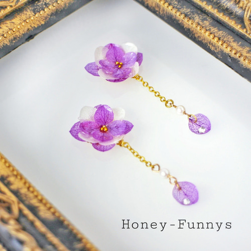 紫陽花と揺れる花びらピアス ピアス（スタッド・一粒） Honey Funny 