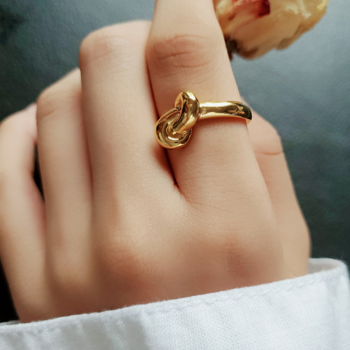 良品 セリーヌ ノット リング 指輪 金 ゴールド レディース アクセサリー 楽天市場】セリーヌ 指輪 レディース ノットリング ゴールド