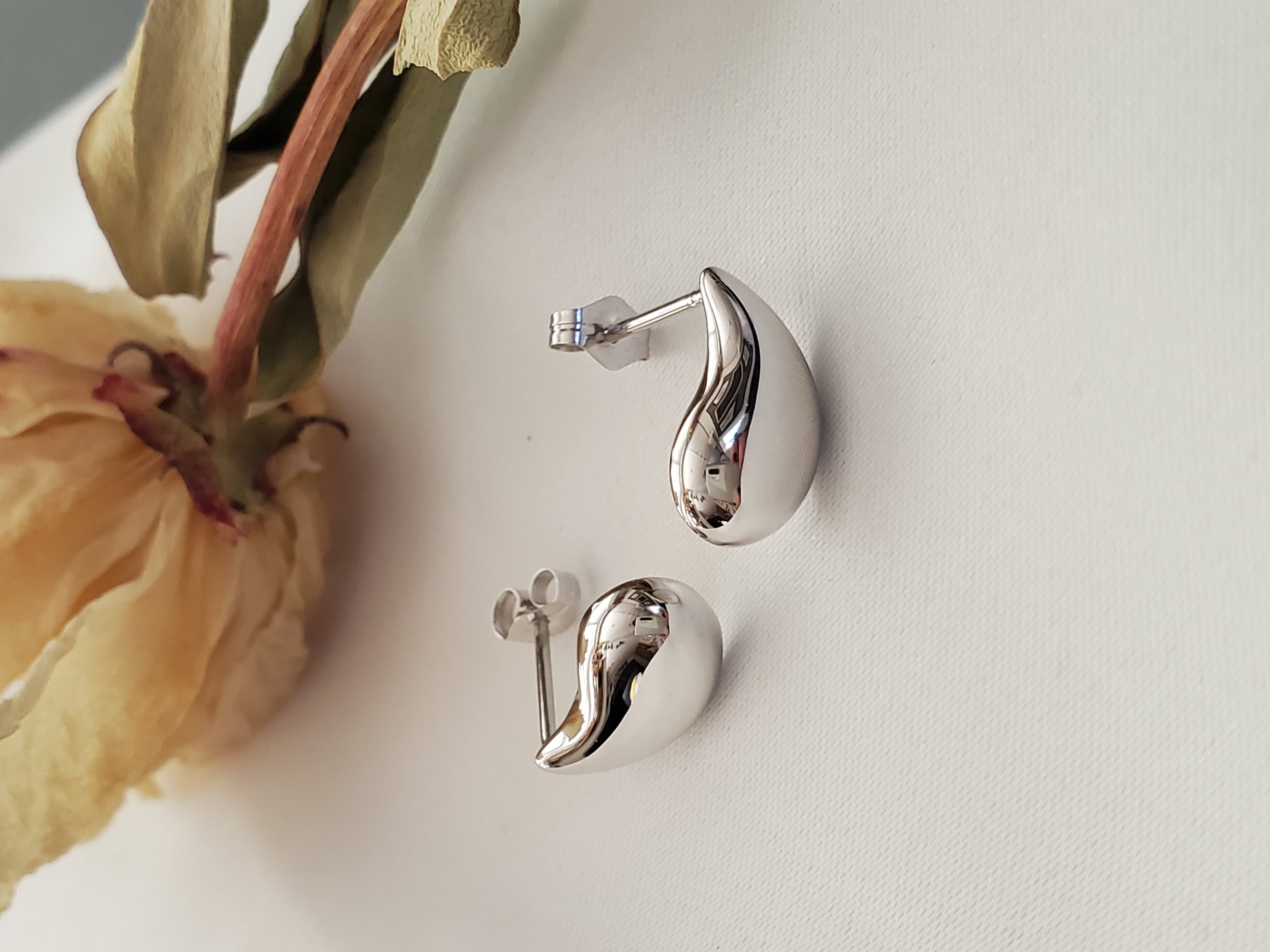 ティアドロップピアス、しずくピアス　SV925　シルバーピアスRSP-1