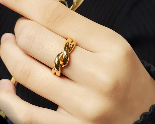 アガットゴールド ツイストデザイン リング agete（アガット） ツイストリング ダイヤモンド サイズ1号未満 0.01ct